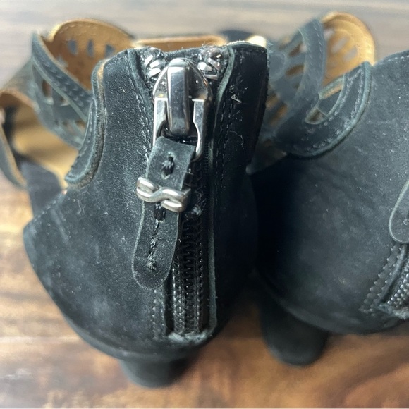 Earthies Black Leather Wedge Sandals size 9.5B - Picture 9 of 14